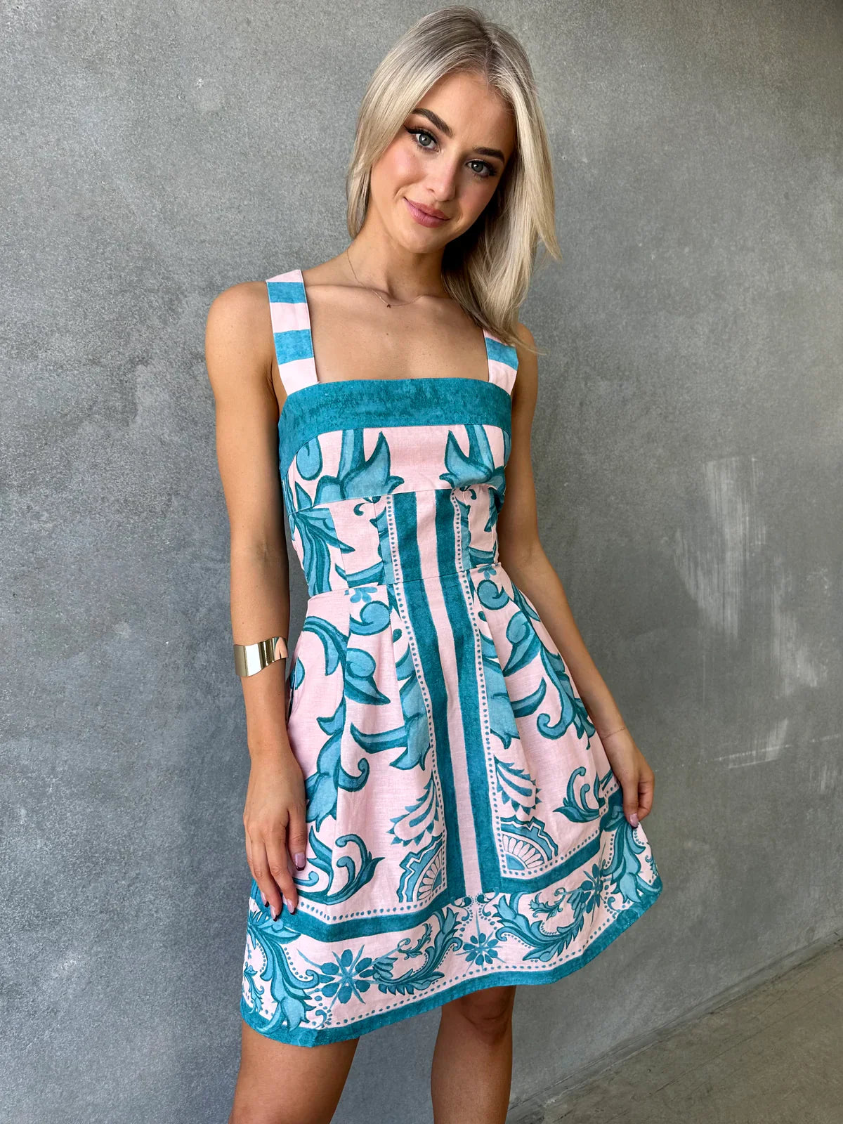 Cassandra Elbise