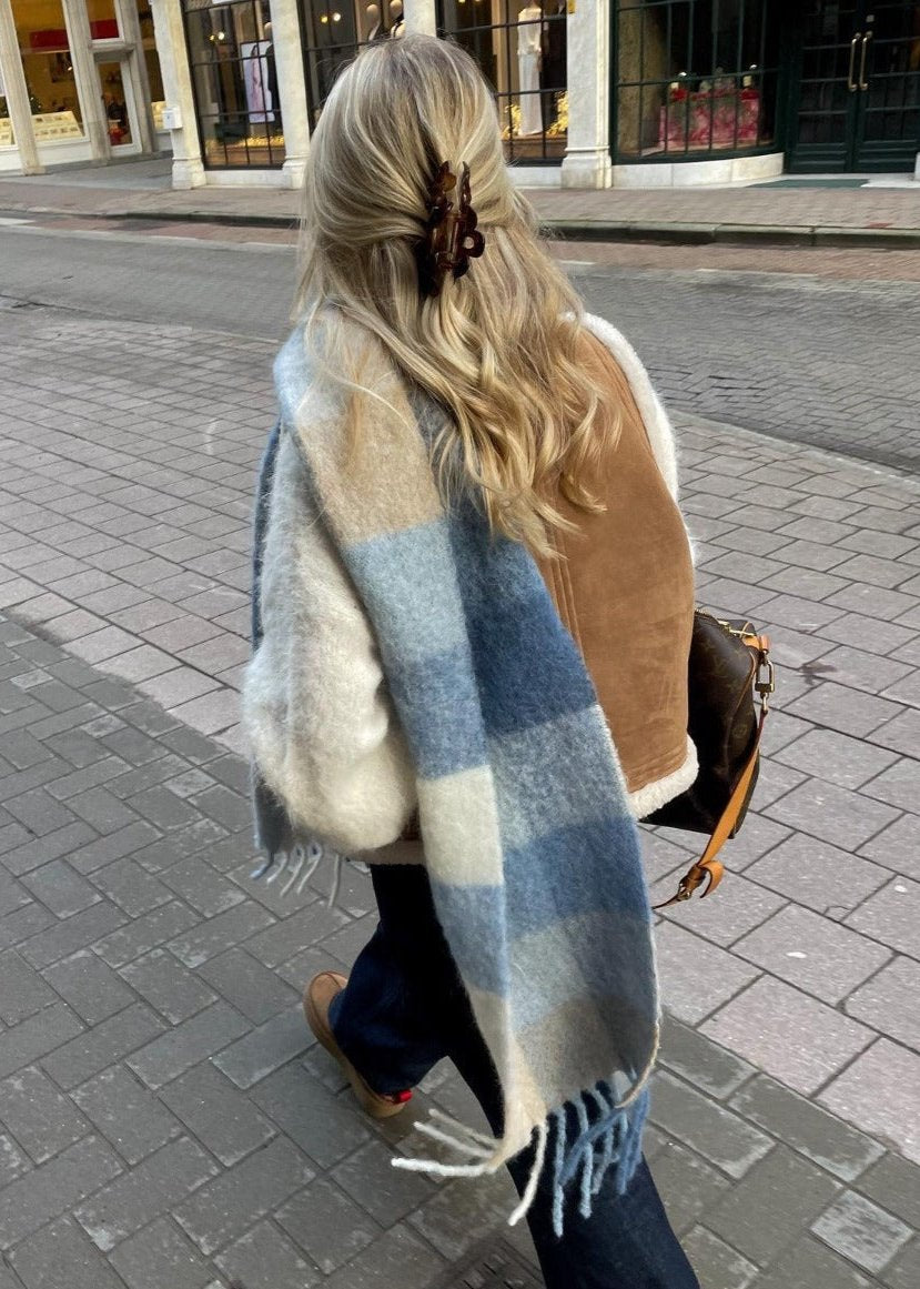 Cozy Kuzu Yünü Detaylı Yelek