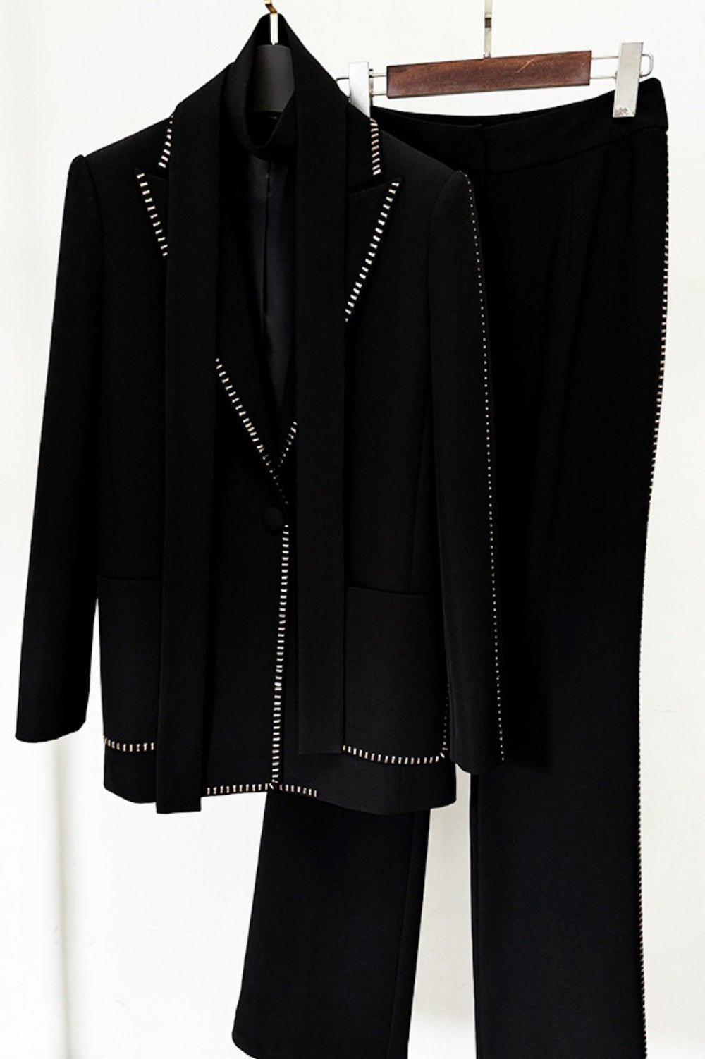 Ophelia Eşarp Detaylı Blazer Takım